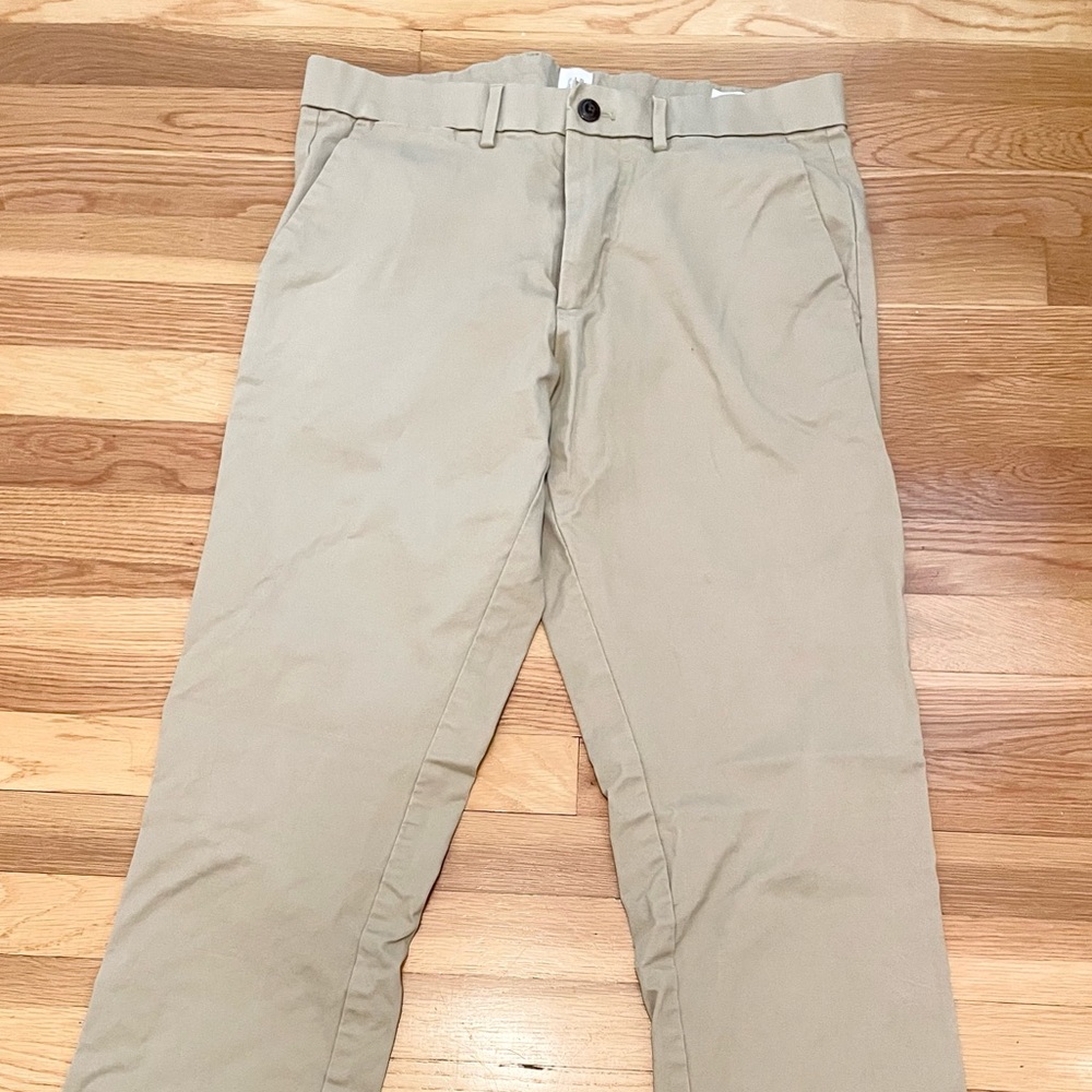 Modern Khakis in Straight Fit with GapFlex - Picture 3 of 6